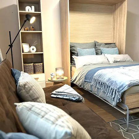 Zentrale Lage - Ideal Fuer Arbeit & Erholung Apartamento *